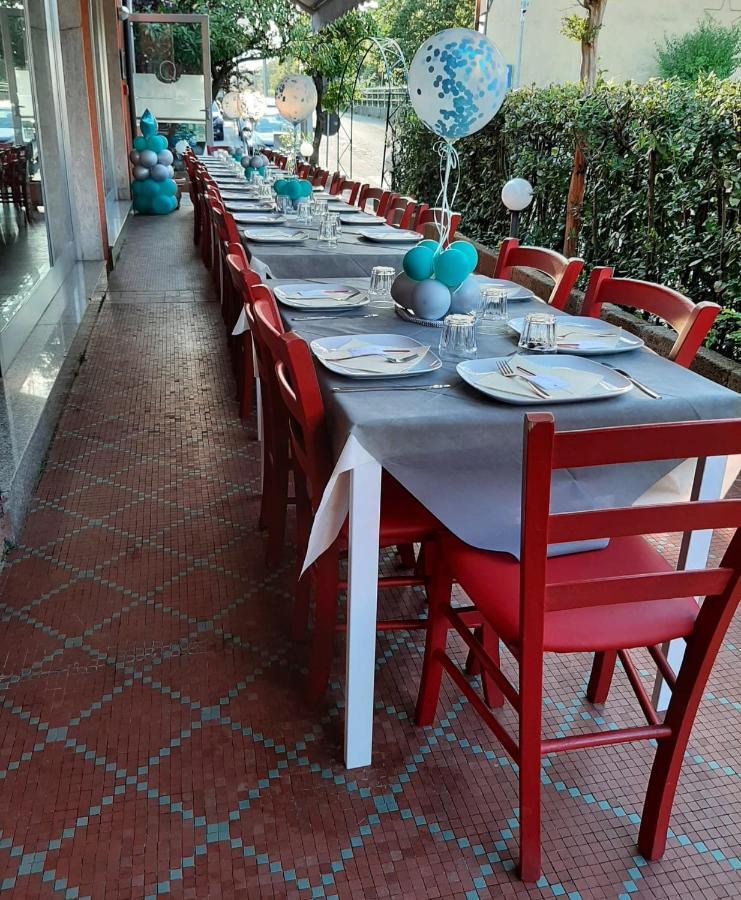 San Quirico Locanda Ristorante Pizzeria Hotel Barbarasco Exterior photo