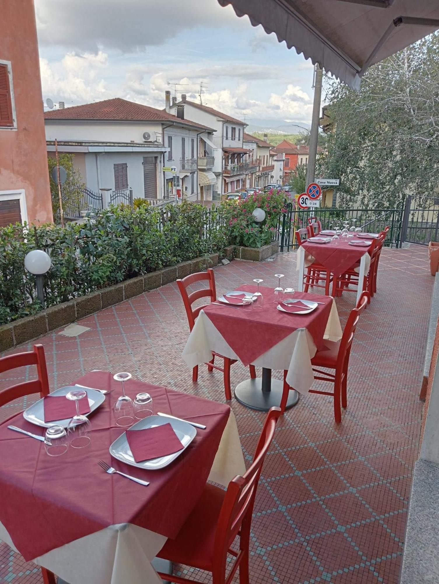 San Quirico Locanda Ristorante Pizzeria Hotel Barbarasco Exterior photo